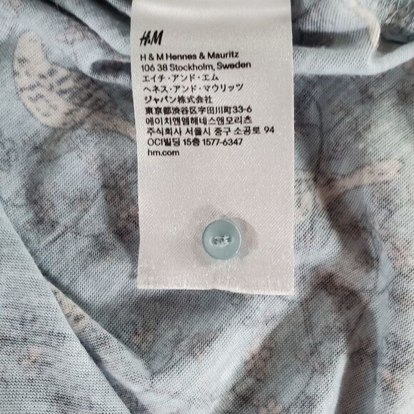 🔺️H&M Stone Blue Bird Print 3/4 Sleeve Buttoned Vneck Top Small - Picture 11 of 13